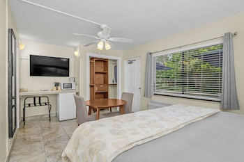 Standard Room, 1 King Bed