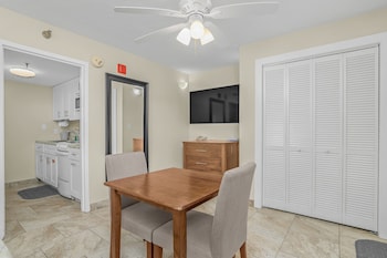Room, 1 Queen Bed, Kitchenette