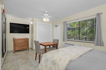 Room, 1 Queen Bed, Kitchenette