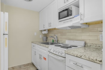 Room, 1 Queen Bed, Kitchenette