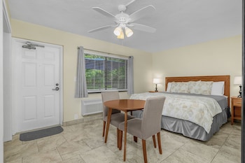 Standard Room, 1 King Bed