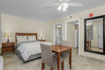 Room, 1 Queen Bed, Kitchenette