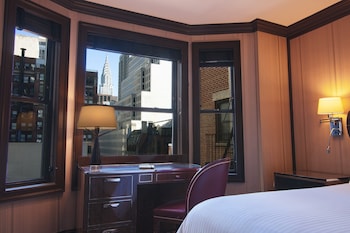 Premium Room, 1 Queen Bed (Chrysler View)