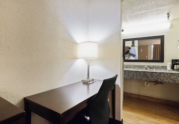 Deluxe Room, 2 Queen Beds, Non Smoking