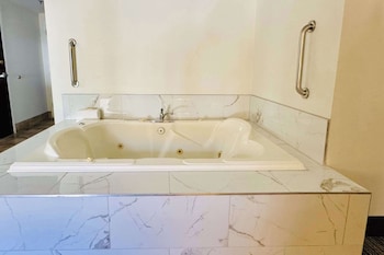 Suite, 1 King Bed, Non Smoking