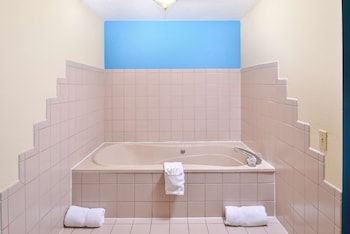 Suite, 1 King Bed, Non Smoking, Jetted Tub