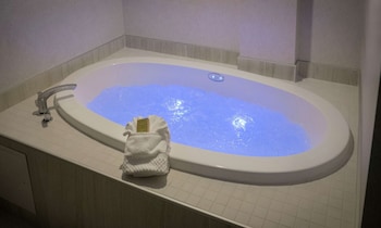 Room, 1 King Bed, Jetted Tub, River View