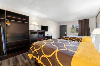 Basic Room, 2 Queen Beds, Non Smoking