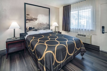 Basic Room, 1 Queen Bed, Accessible, Non Smoking (Mobility/Hearing)