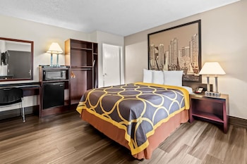 Basic Room, 1 Queen Bed, Accessible, Non Smoking (Mobility/Hearing)
