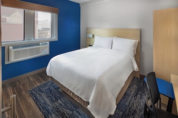 Standard Room, 1 Queen Bed