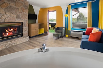 Room, 2 Queen Beds, Accessible, Bathtub