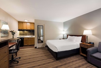 Standard Room, 1 Queen Bed, Non Smoking, Kitchenette