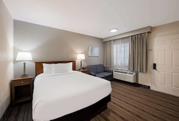 Standard Room, 1 Queen Bed, Non Smoking, Kitchenette