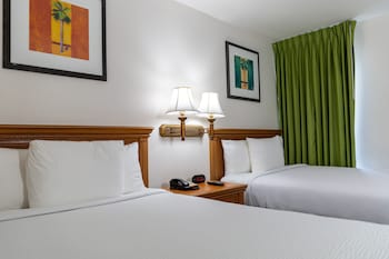 Suite, Kitchenette (2 Double Beds, Sofa Bed)