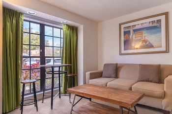 Suite, Kitchenette (2 Double Beds, Sofa Bed)