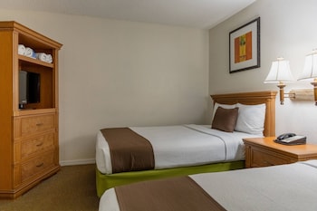 Suite, Kitchenette (2 Double Beds, Sofa Bed)
