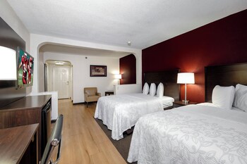 Deluxe Room, 2 Double Beds (Smoke Free)