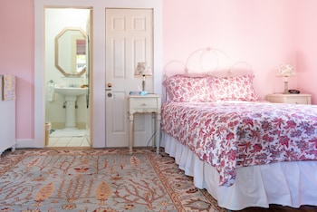 Room, Private Bathroom (Whippoorwill)