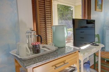 Room, Private Bathroom (Meadowlark)