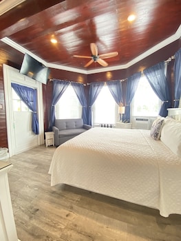 Deluxe King Room (Not Pet Friendly)