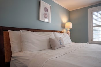 Room (​Hibiscus)