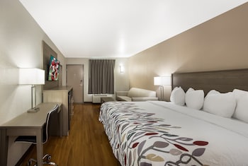 Suite, 1 King Bed (Smoke Free)