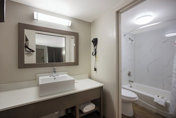 Deluxe Room, 2 Queen Beds (Smoke Free)