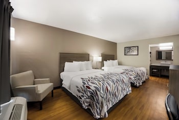 Deluxe Room, 2 Queen Beds (Smoke Free)