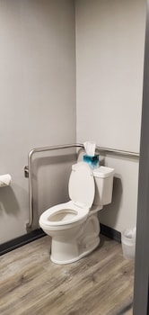Room, 1 Queen Bed, Accessible, Non Smoking (Mobility)