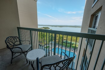 Lakefront Ambassador King, Balcony, Lake View