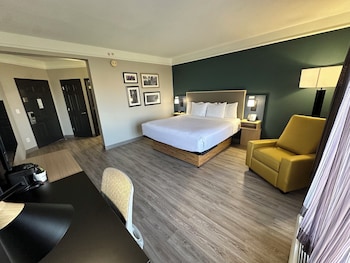 Deluxe Room, 1 King Bed, Non Smoking
