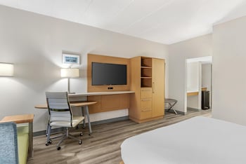 Standard Room, 1 King Bed, Accessible, Refrigerator & Microwave