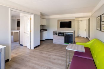 Family Suite, 1 King Bed, Non Smoking