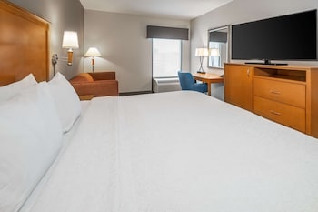Basic Room, 1 King Bed, Kitchen