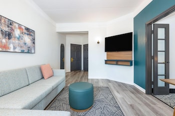 Suite, 1 King Bed, Non Smoking