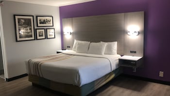 Deluxe Room, 1 King Bed, Non Smoking