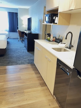 Family Suite, Multiple Beds, Non Smoking (Kitchenette)