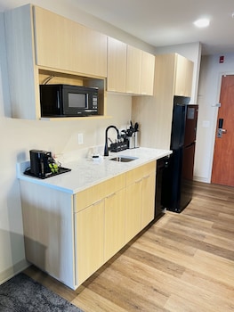 Suite, 1 King Bed with Sofa bed, Non Smoking, Kitchenette