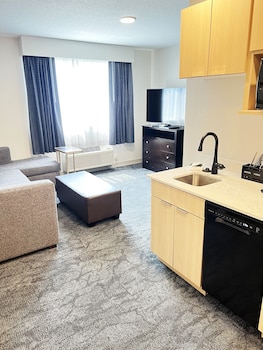 Suite, 1 King Bed with Sofa bed, Non Smoking, Kitchenette