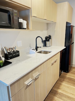 Family Suite, Multiple Beds, Non Smoking (Kitchenette)