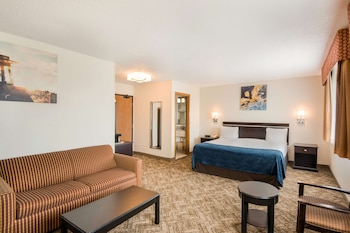 Suite, 1 King Bed with Sofa bed, Non Smoking, Refrigerator & Microwave (with Sofabed)