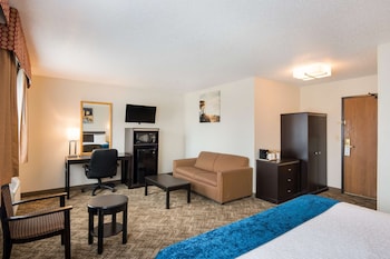 Suite, 1 King Bed with Sofa bed, Non Smoking, Refrigerator & Microwave (with Sofabed)