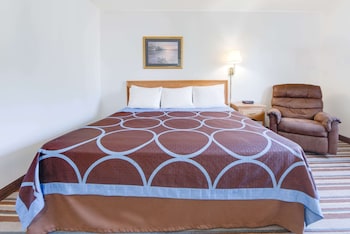 1 King Bed, Mobility Accessible Room, Bathtub w/ Grab Bars, Non-Smoking