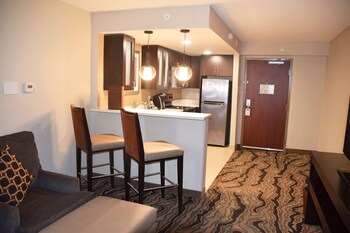 Suite, 1 King Bed (2 Room Suite)