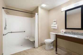 Standard Room, 1 Queen Bed, Accessible