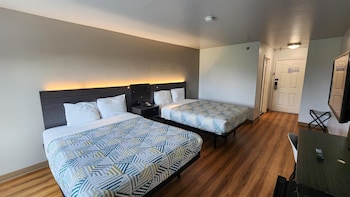 Standard Room, 2 Queen Beds, Smoking, Refrigerator