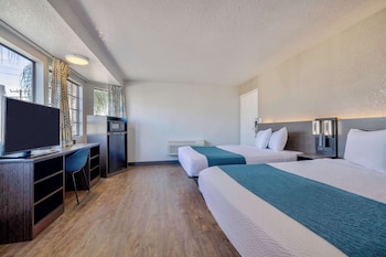 Deluxe Room, 2 Double Beds, Non Smoking, Refrigerator & Microwave