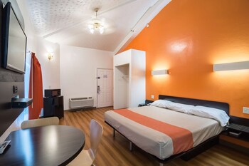 Standard Room, 1 King Bed, Mobility Accessible, Non Smoking