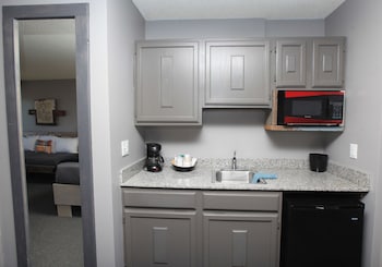 Sugar Babies 2 King Beds, Twin, Kitchenette